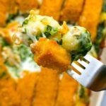 35837667-detailaufnahme-einer-gabel-mit-fischstaebchen-gnocchi-auflauf-darauf-2twu1DPCVBBG